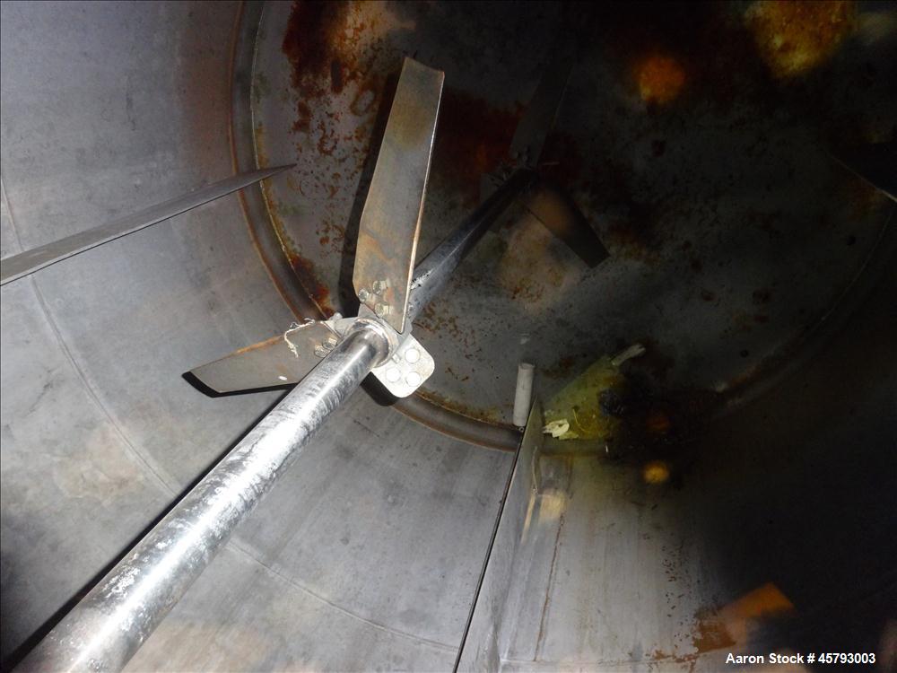 Used Tank, Approximately 2,400 Gallon, 304 Stainless Steel, Vertical.