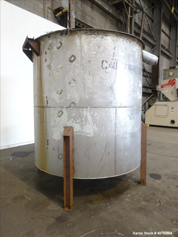 Used Tank, Approximately 1,900 Gallon, 316 Stainless Steel, Vertical.