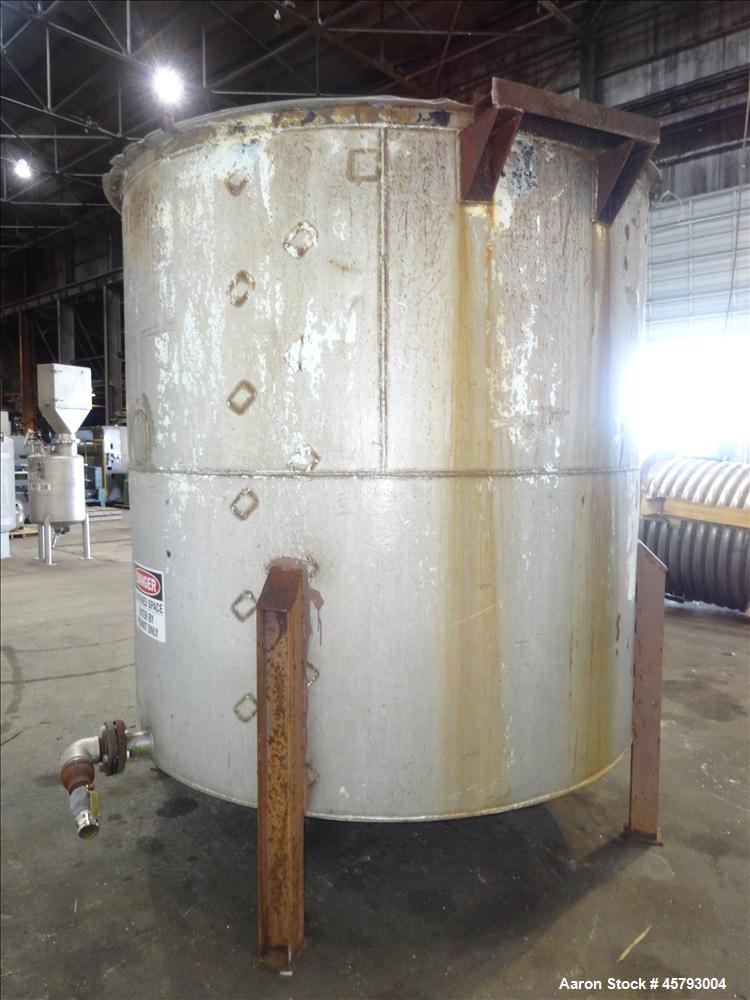 Used Tank, Approximately 1,900 Gallon, 316 Stainless Steel, Vertical.