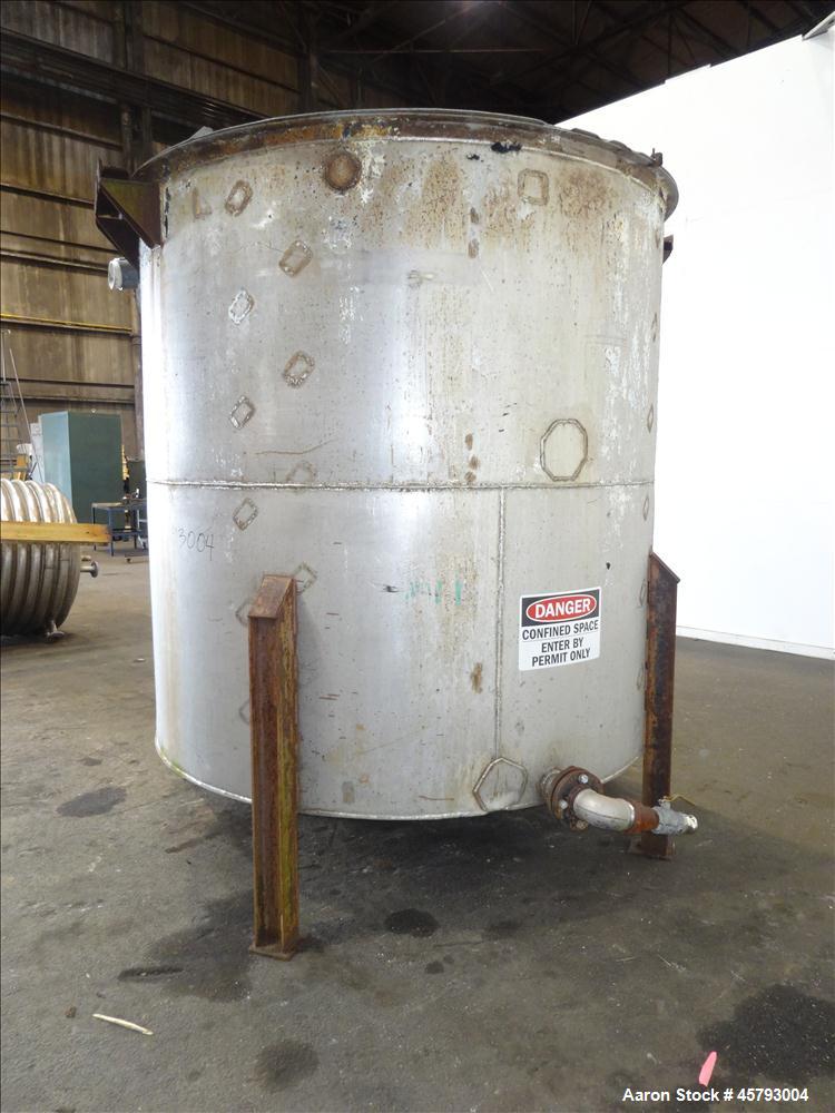 Used Tank, Approximately 1,900 Gallon, 316 Stainless Steel, Vertical.