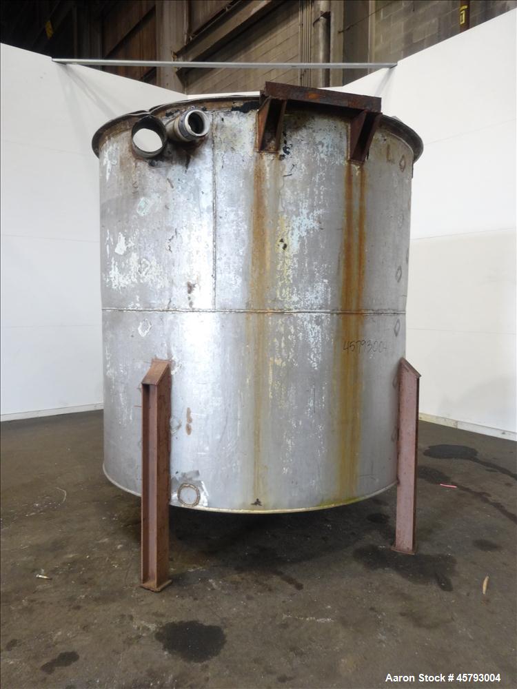 Used Tank, Approximately 1,900 Gallon, 316 Stainless Steel, Vertical.