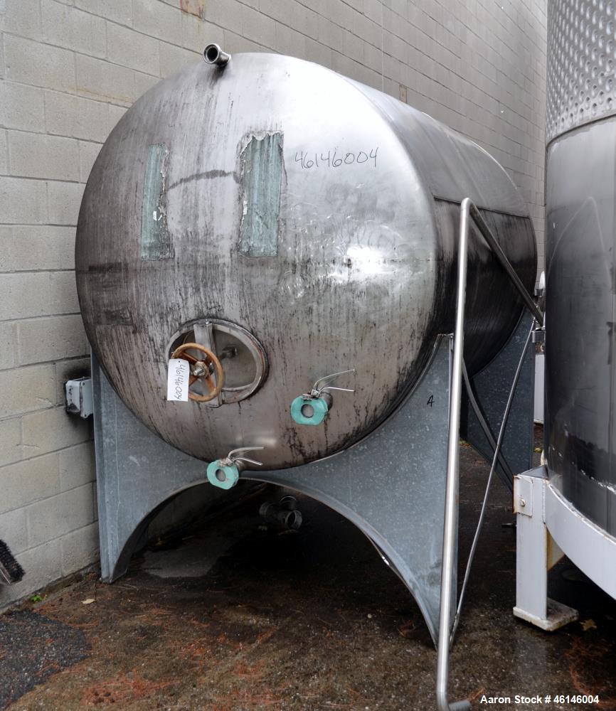 Used Tank, Approximate 1,300 Gallon, Stainless Steel, Horizontal.
