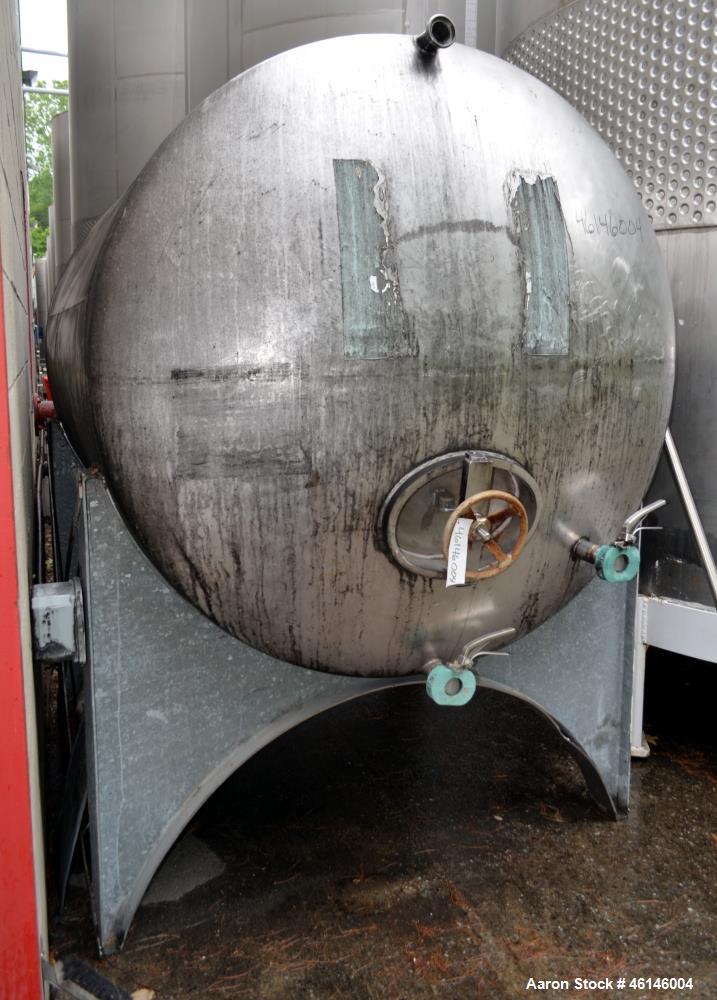 Used Tank, Approximate 1,300 Gallon, Stainless Steel, Horizontal.