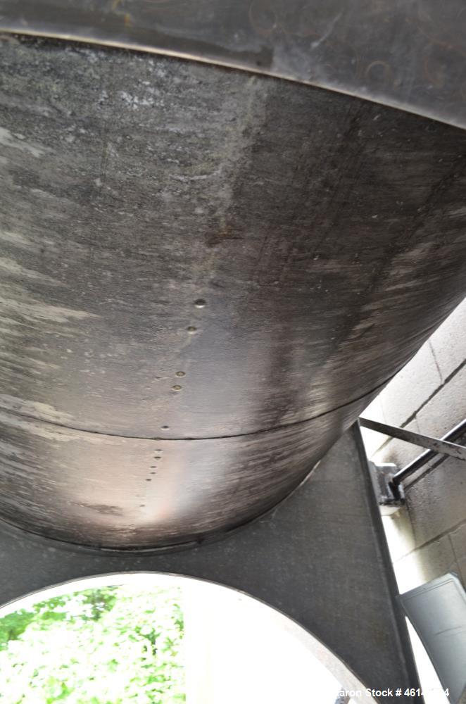 Used Tank, Approximate 1,300 Gallon, Stainless Steel, Horizontal.