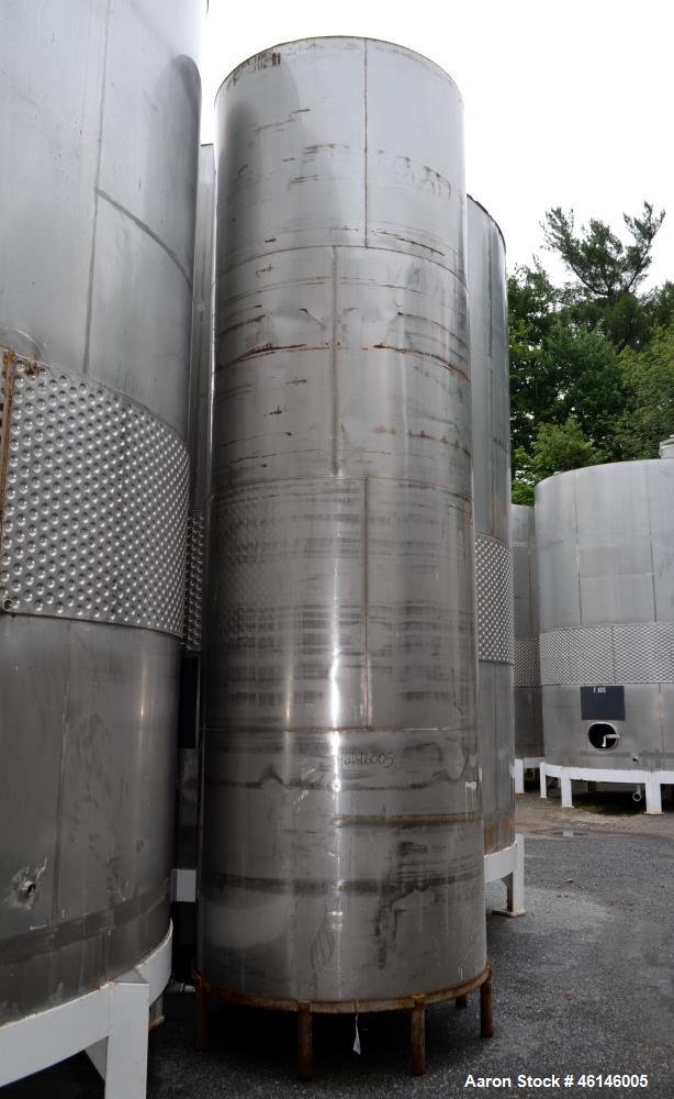 Used Tank, Approximate 2300 Gallon, Stainless Steel, Vertical.