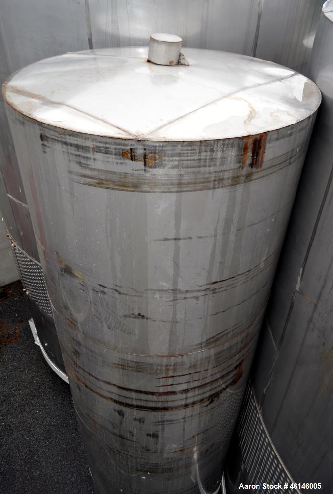 Used Tank, Approximate 2300 Gallon, Stainless Steel, Vertical.
