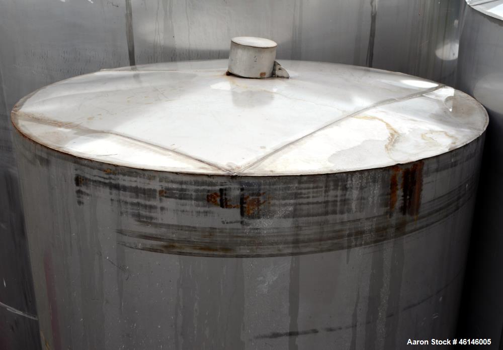 Used Tank, Approximate 2300 Gallon, Stainless Steel, Vertical.