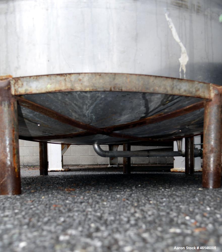 Used Tank, Approximate 2300 Gallon, Stainless Steel, Vertical.