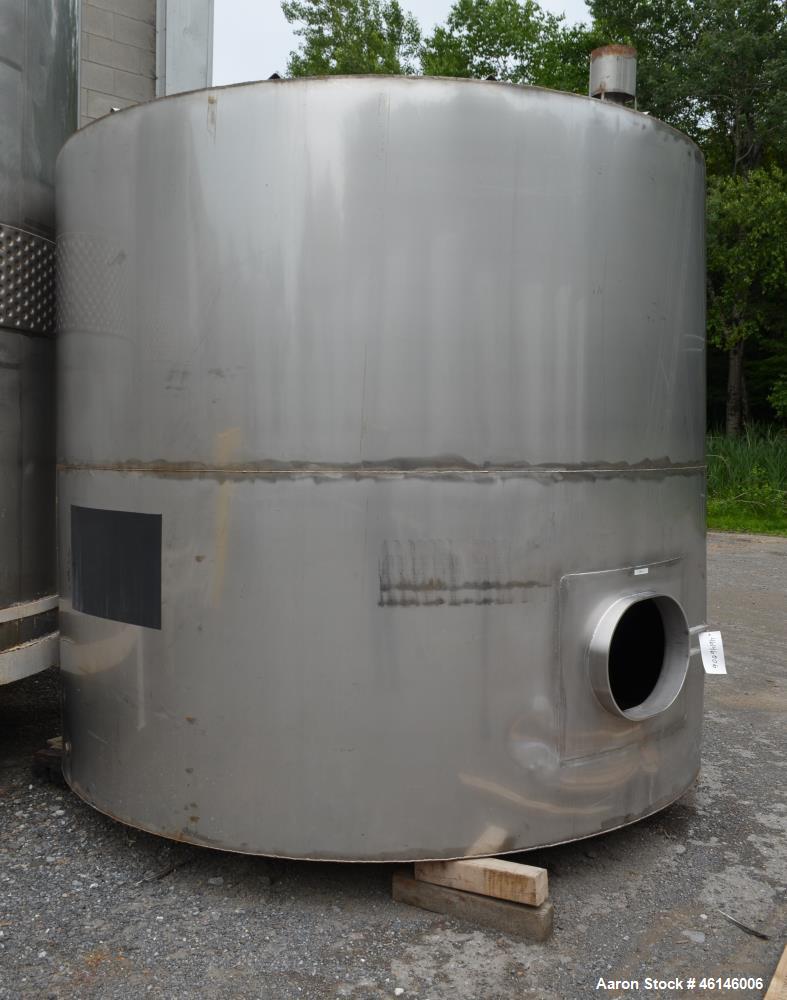 Used Tank, Approximate 4,000 Gallon, Stainless Steel, Vertical.