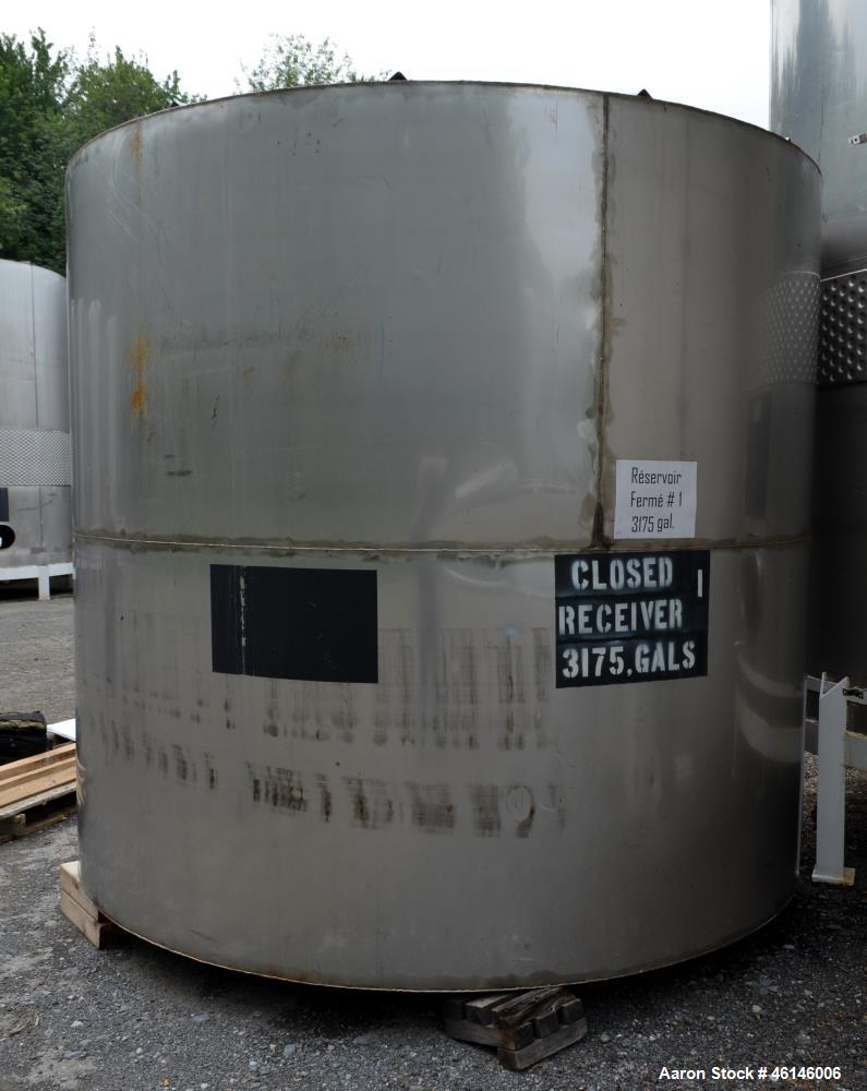 Used Tank, Approximate 4,000 Gallon, Stainless Steel, Vertical.