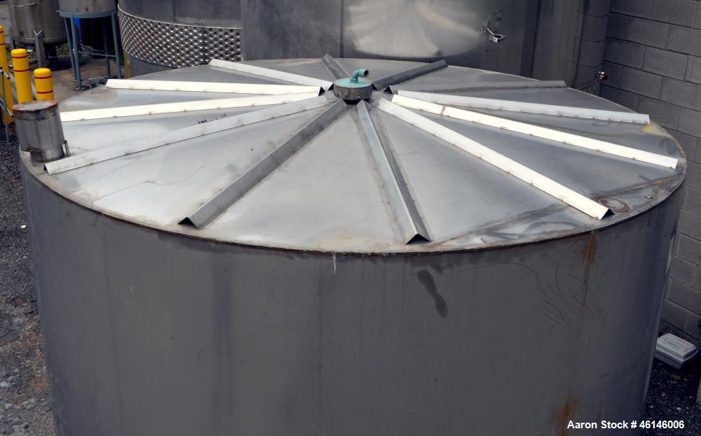 Used Tank, Approximate 4,000 Gallon, Stainless Steel, Vertical.