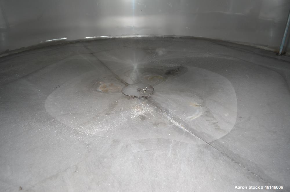 Used Tank, Approximate 4,000 Gallon, Stainless Steel, Vertical.