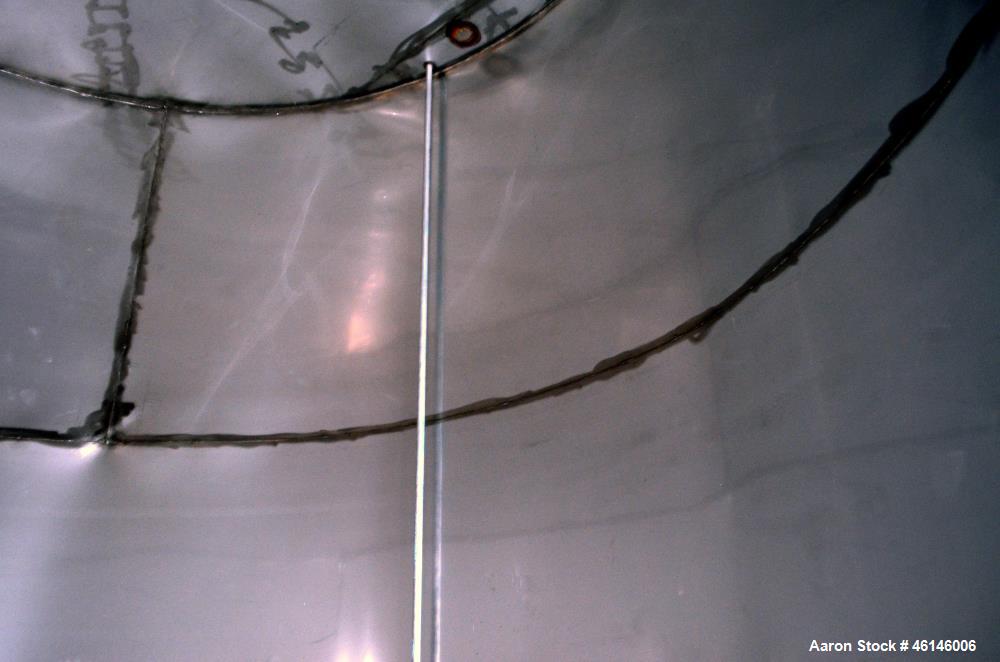 Used Tank, Approximate 4,000 Gallon, Stainless Steel, Vertical.