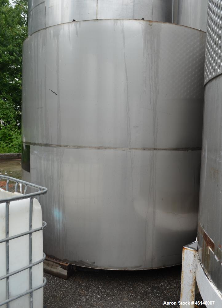 Used Tank, Approximate 4,000 Gallon, Stainless Steel, Vertical.