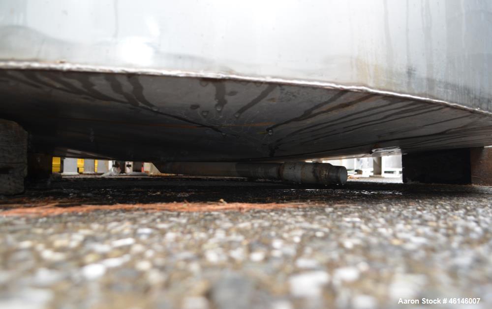 Used Tank, Approximate 4,000 Gallon, Stainless Steel, Vertical.