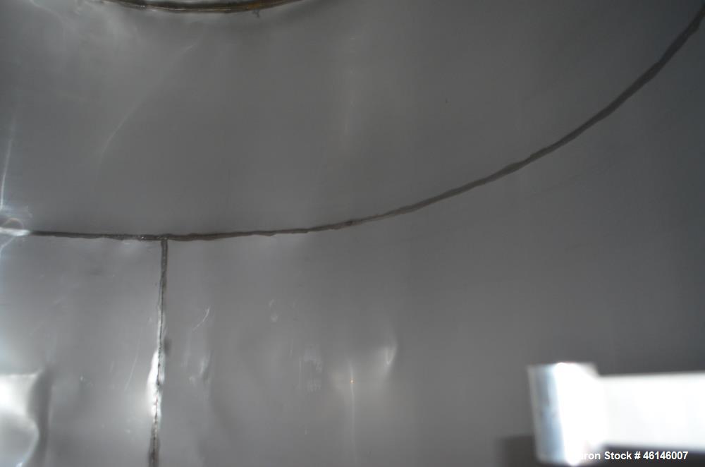 Used Tank, Approximate 4,000 Gallon, Stainless Steel, Vertical.