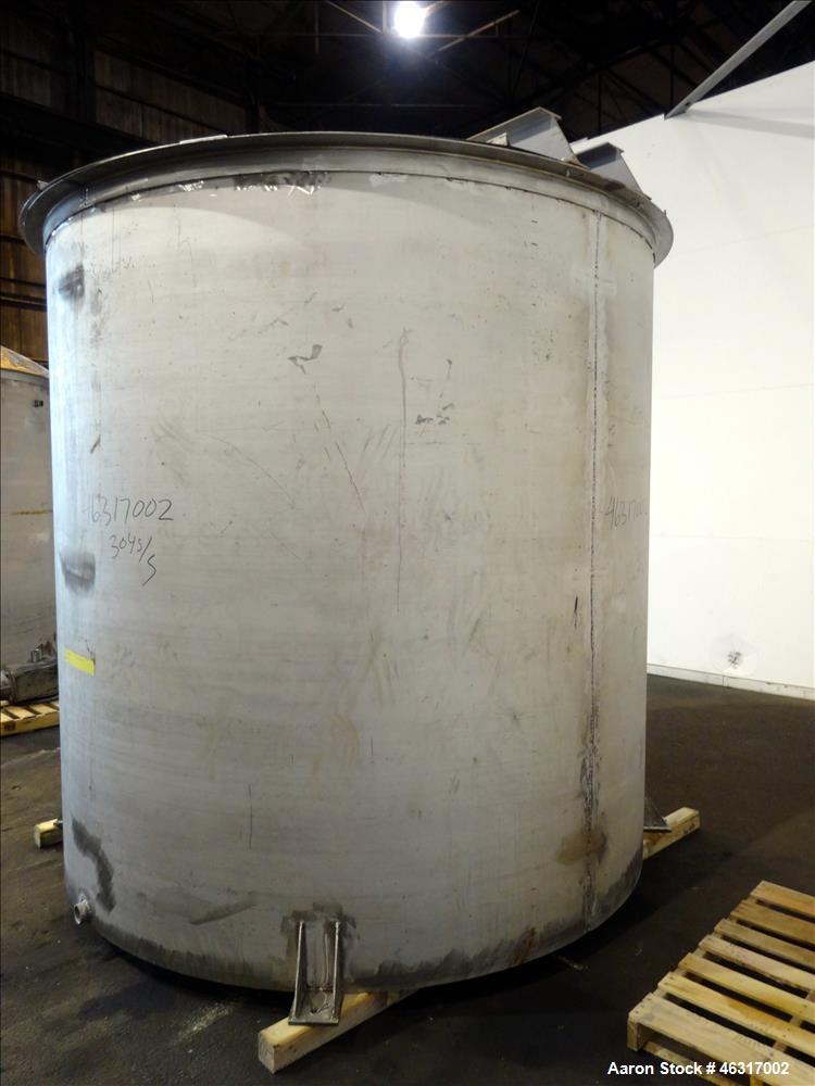 Unused- Tank, Approximately 3,000 Gallon, 304 Stainless steel, Vertical. Approximately 102" diameter x 99" straight side. Flat top with hinged covers, sloped bottom. Top bolt on carbon steel agitator...