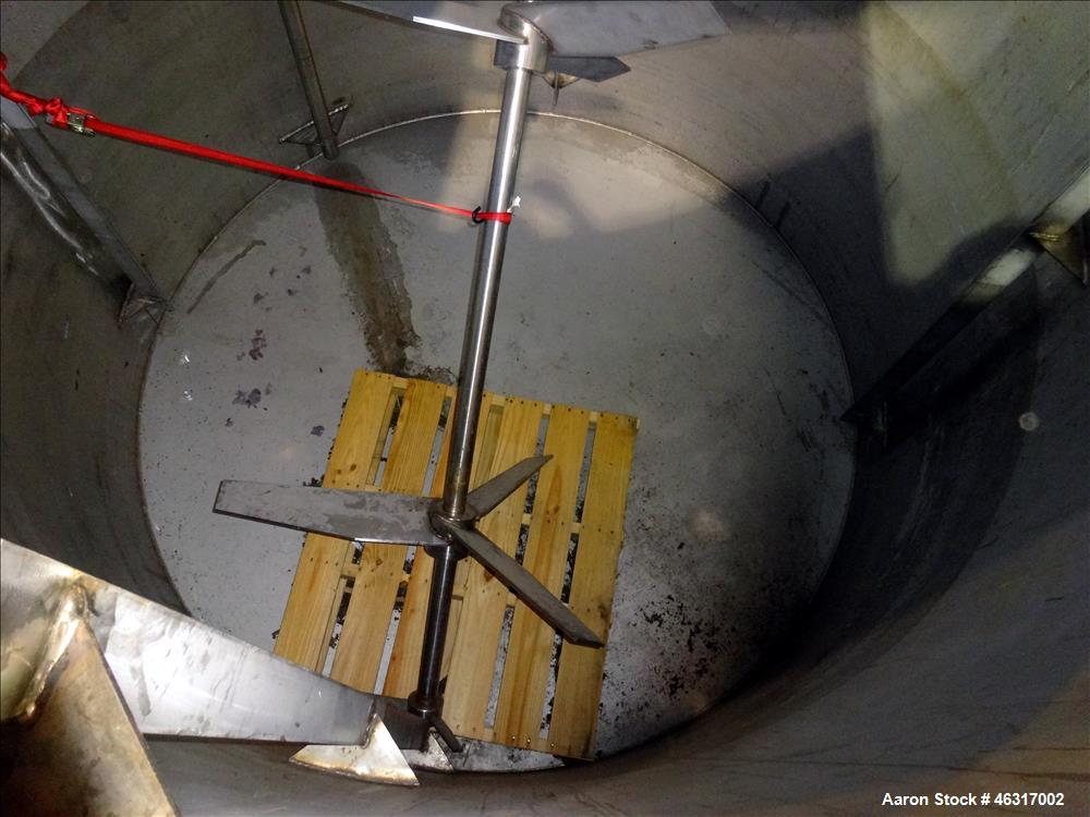 Unused- Tank, Approximately 3,000 Gallon, 304 Stainless steel, Vertical. Approximately 102" diameter x 99" straight side. Flat top with hinged covers, sloped bottom. Top bolt on carbon steel agitator...