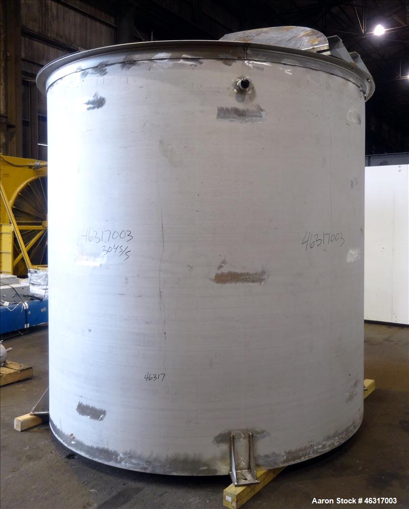 Unused- Tank, Approximately 3,000 Gallon, 304 Stainless steel, Vertical. Approximately 102" diameter x 99" straight side. Flat top with hinged covers, sloped bottom. Top bolt on carbon steel agitator...