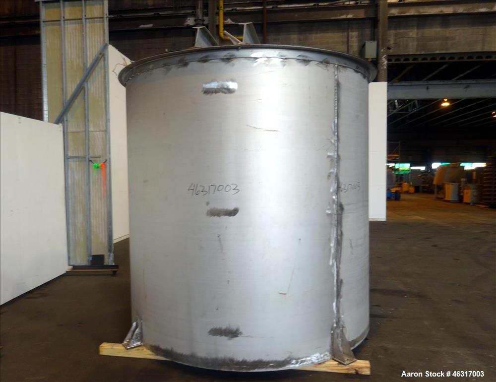 Unused- Tank, Approximately 3,000 Gallon, 304 Stainless steel, Vertical. Approximately 102" diameter x 99" straight side. Flat top with hinged covers, sloped bottom. Top bolt on carbon steel agitator...