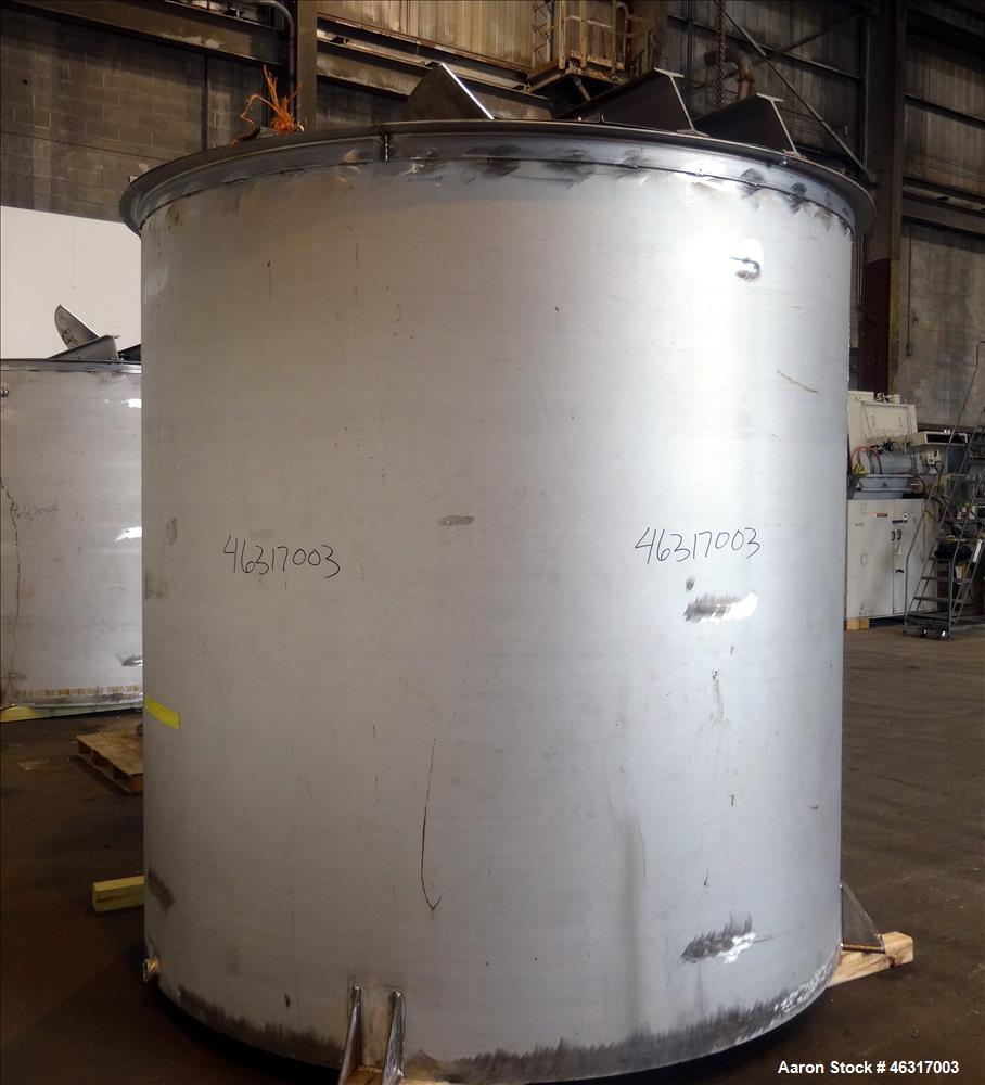 Unused- Tank, Approximately 3,000 Gallon, 304 Stainless steel, Vertical. Approximately 102" diameter x 99" straight side. Flat top with hinged covers, sloped bottom. Top bolt on carbon steel agitator...