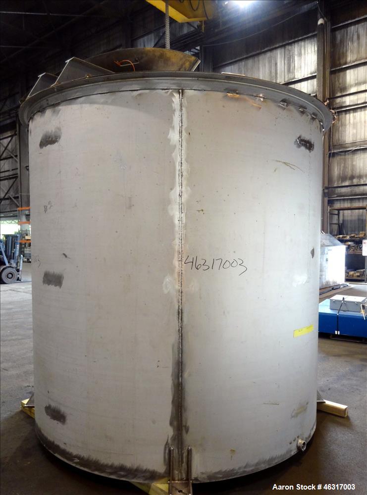 Unused- Tank, Approximately 3,000 Gallon, 304 Stainless steel, Vertical. Approximately 102" diameter x 99" straight side. Flat top with hinged covers, sloped bottom. Top bolt on carbon steel agitator...