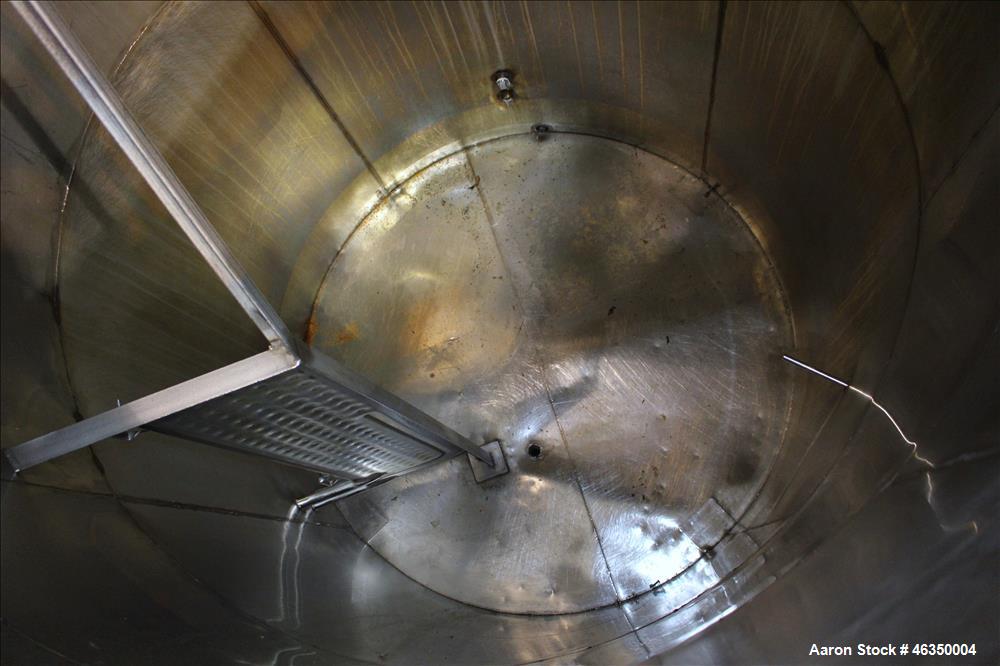 Used Tank, Approximate 1,000 Gallon, 304 Stainless Steel, Vertical. Approximate 60" diameter x 82" straight side. Flat top with hinged covers, flat bottom. Openings side (2) 1-1/2" threaded, 1" threa...