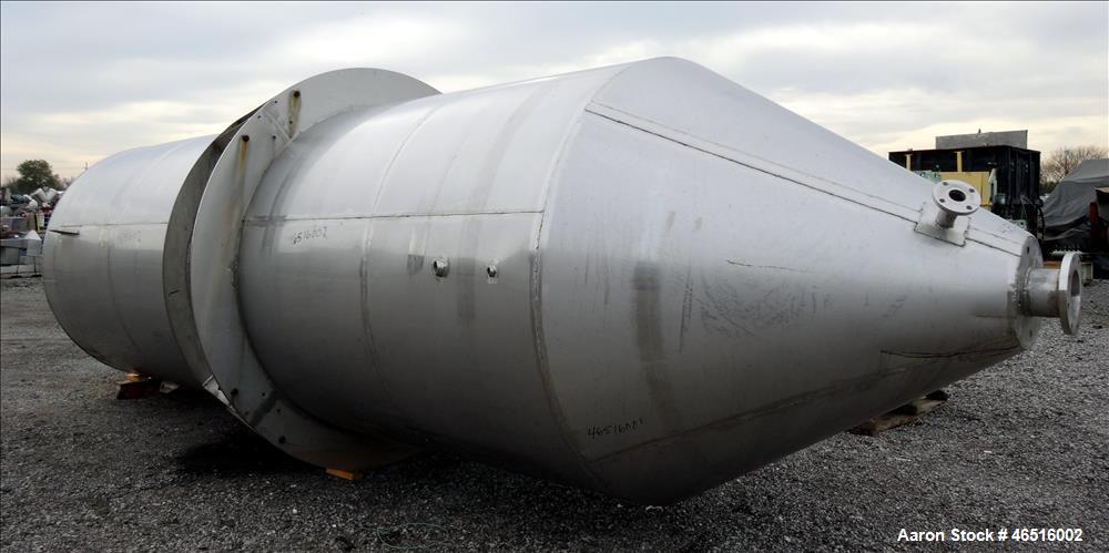 Used Stainless Steel Tank, Approximately 4,000 Gallon.