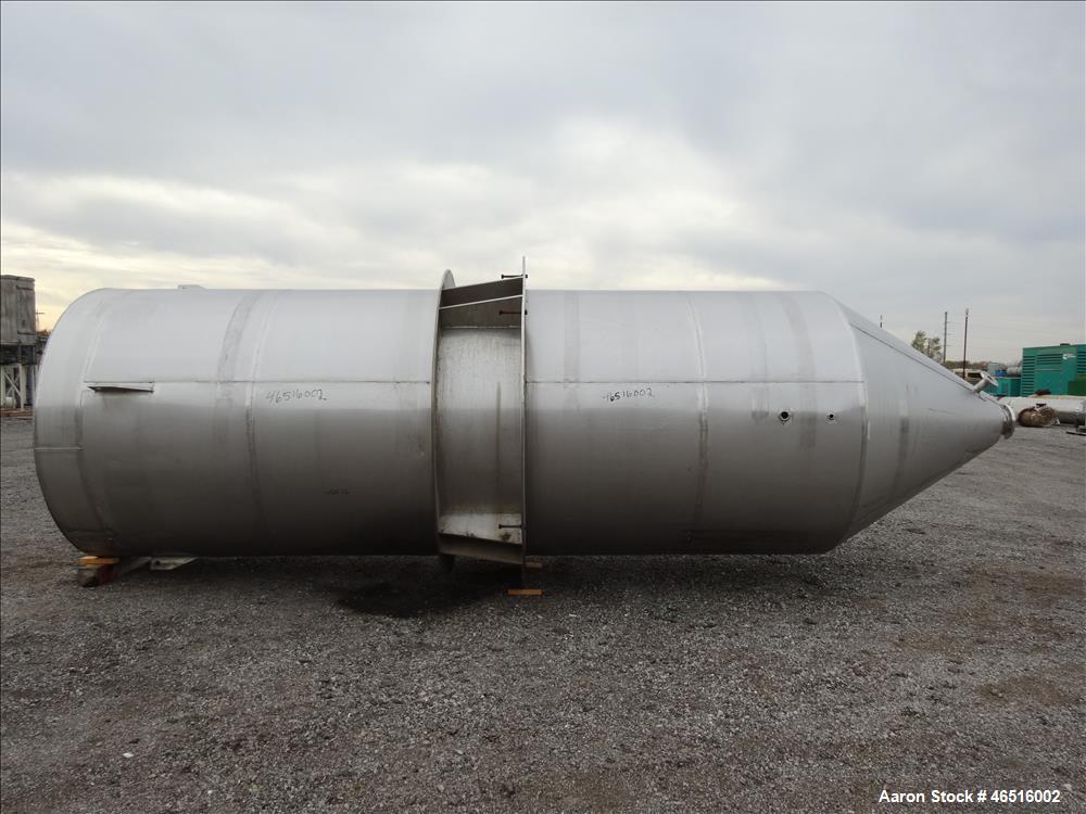 Used Stainless Steel Tank, Approximately 4,000 Gallon.