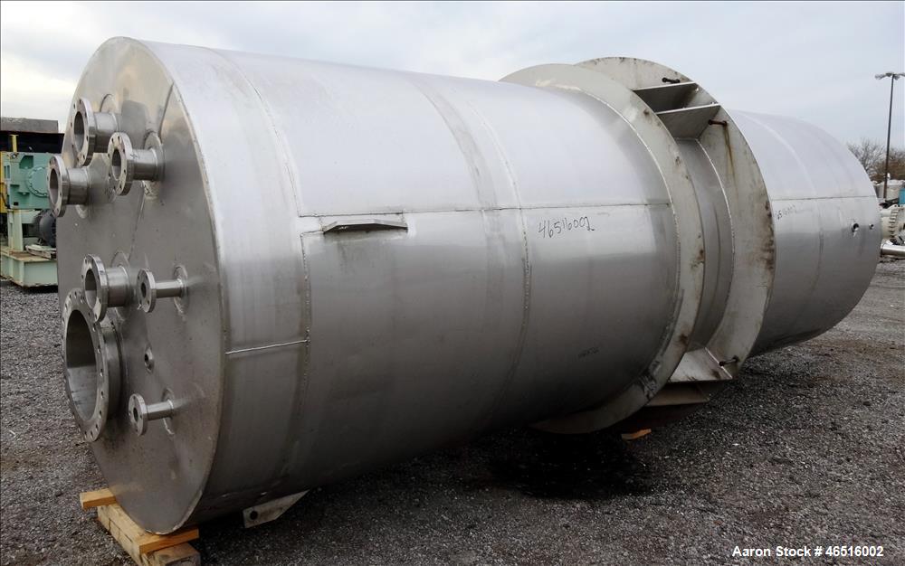 Used Stainless Steel Tank, Approximately 4,000 Gallon.