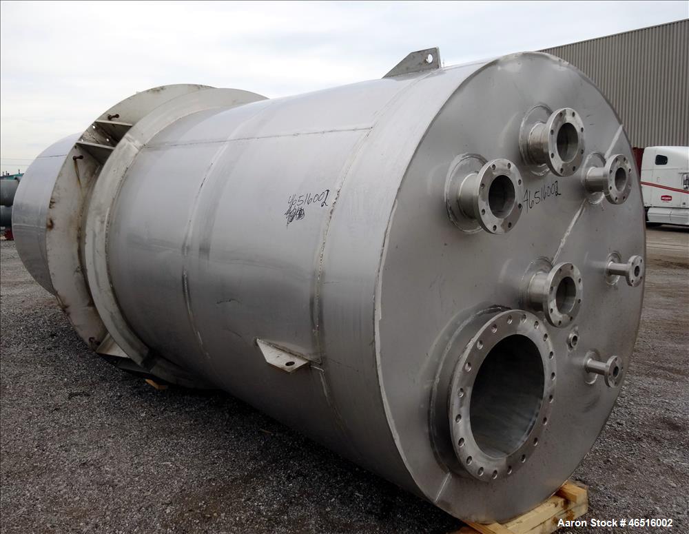 Used Stainless Steel Tank, Approximately 4,000 Gallon.