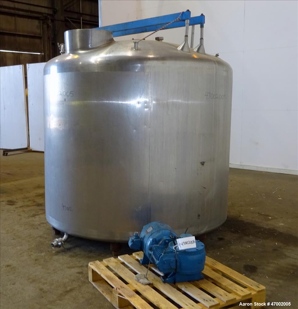 Used Mixing Tank, 1,500 Gallon, 304 Stainless Steel, Vertical.