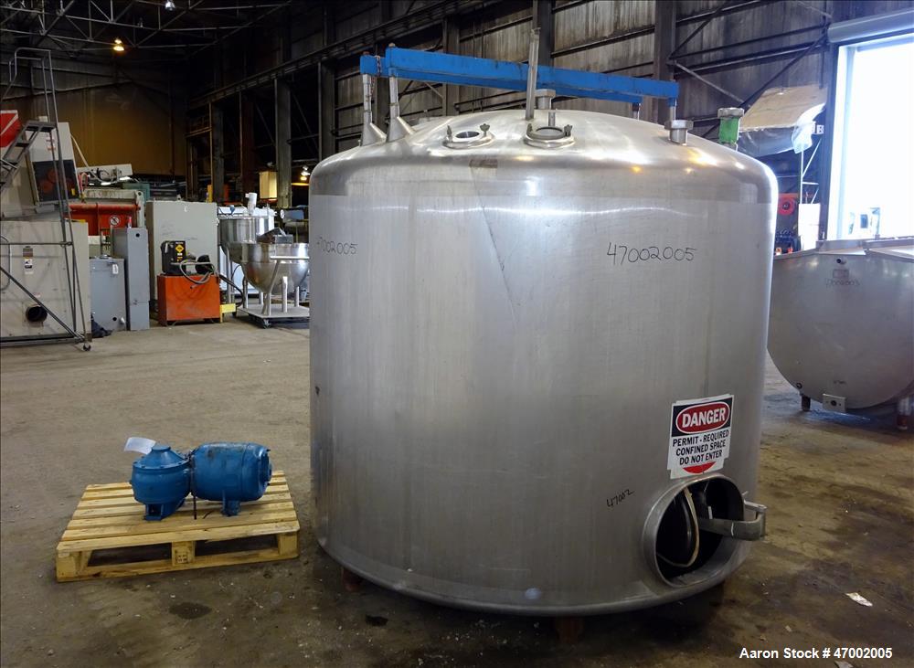 Used Mixing Tank, 1,500 Gallon, 304 Stainless Steel, Vertical.