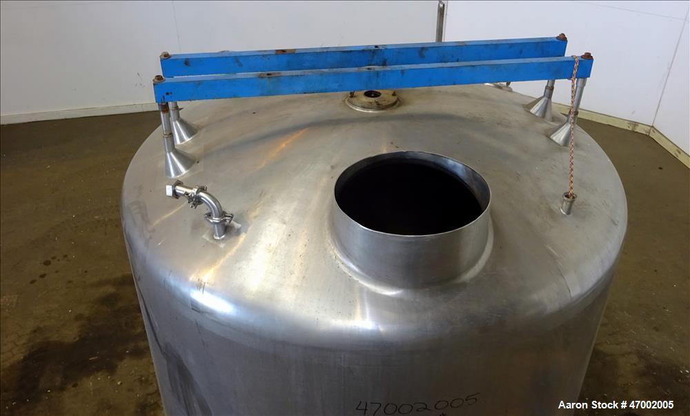 Used- Mixing Tank, 1,500 Gallon, 304 Stainless Steel, Vertical.