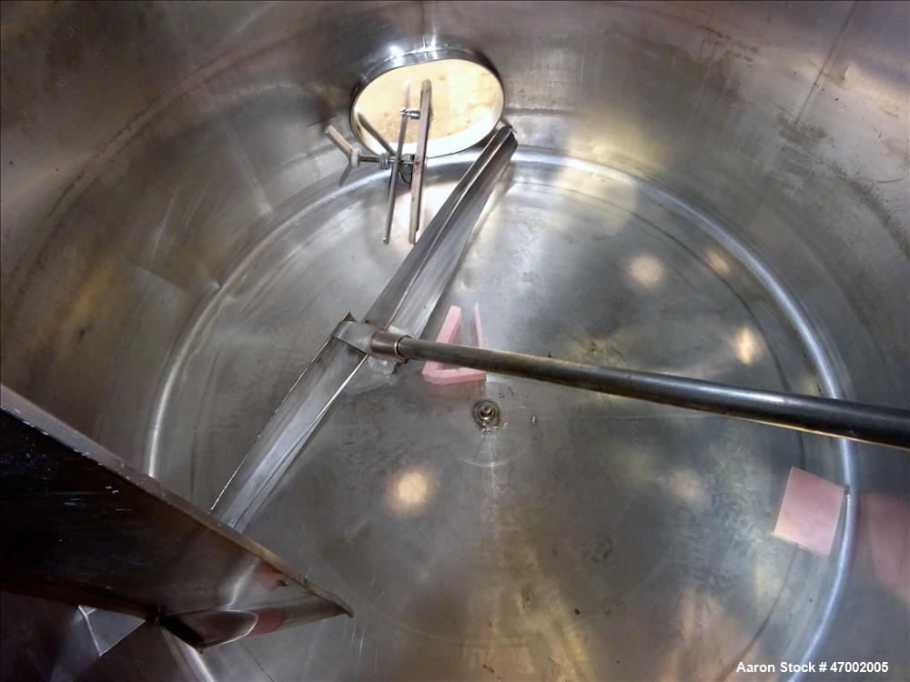 Used Mixing Tank, 1,500 Gallon, 304 Stainless Steel, Vertical.