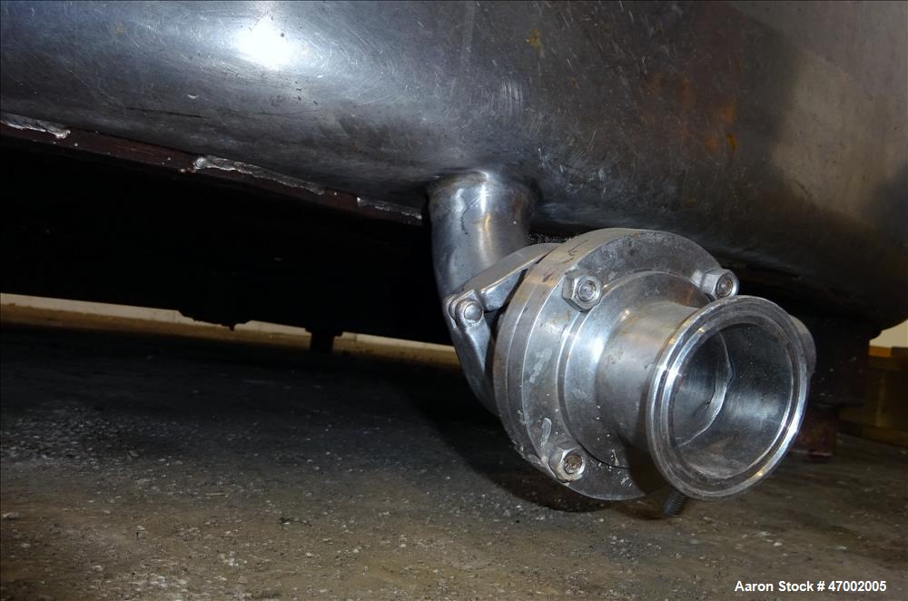 Used Mixing Tank, 1,500 Gallon, 304 Stainless Steel, Vertical.