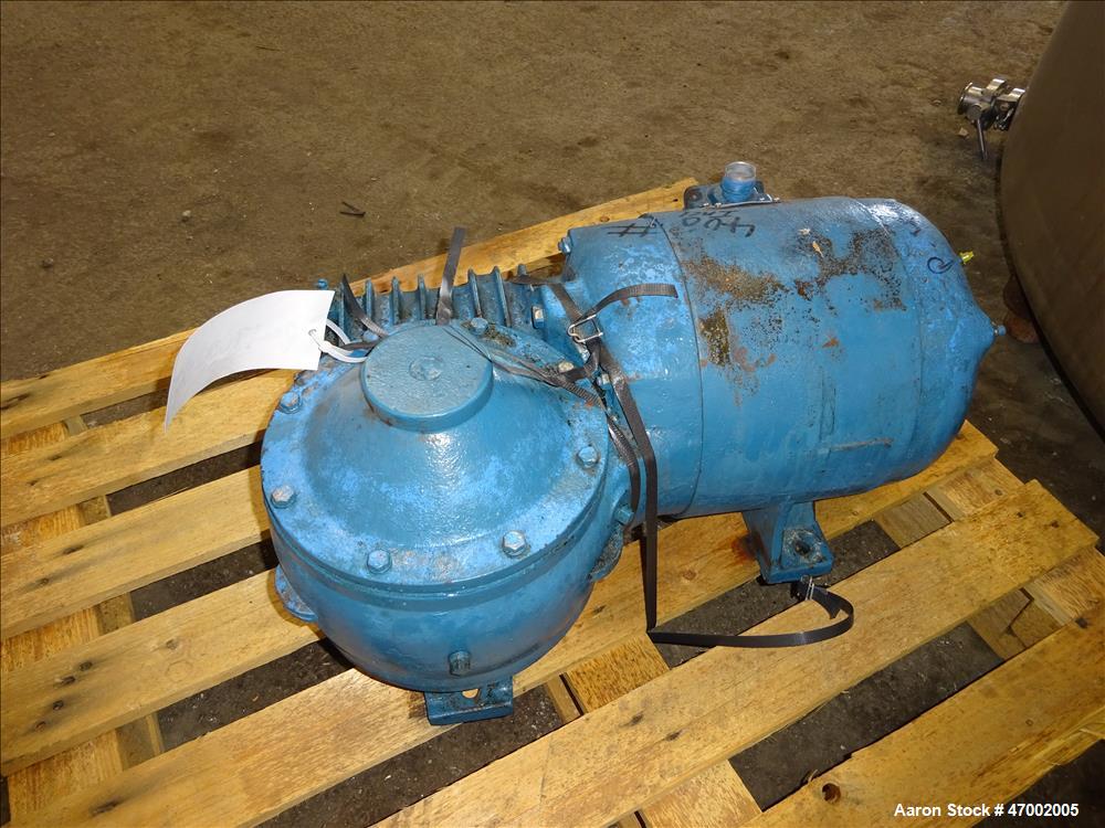 Used Mixing Tank, 1,500 Gallon, 304 Stainless Steel, Vertical.