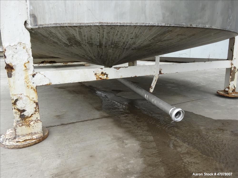 Used Tank, Approximate 4,000 Gallon, 304 Stainless Steel, Vertical. Approximate 108" diameter x 105" straight side. Open top with lift off cover, dished bottom. 2" Center bottom outlet. Mounted on (4...
