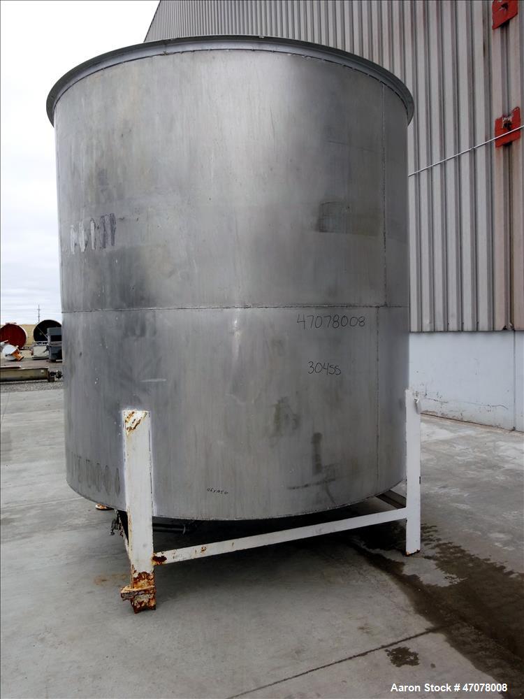 Used Tank, Approximate 4,000 Gallon, 304 Stainless Steel, Vertical. Approximate 108" diameter x 105" straight side. Open top with lift off cover, dished bottom. 2" Center bottom outlet. Mounted on (4...