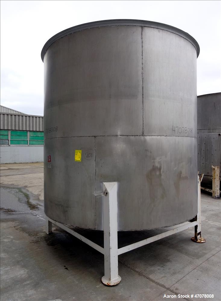 Used Tank, Approximate 4,000 Gallon, 304 Stainless Steel, Vertical. Approximate 108" diameter x 105" straight side. Open top with lift off cover, dished bottom. 2" Center bottom outlet. Mounted on (4...