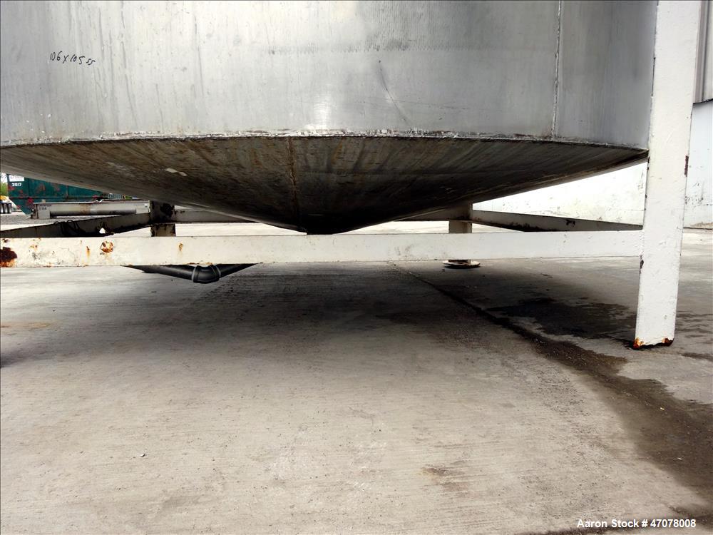 Used Tank, Approximate 4,000 Gallon, 304 Stainless Steel, Vertical. Approximate 108" diameter x 105" straight side. Open top with lift off cover, dished bottom. 2" Center bottom outlet. Mounted on (4...