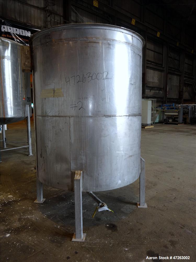 Used Tank, Approximate 1000 Gallon, 304 Stainless Steel, Vertical.