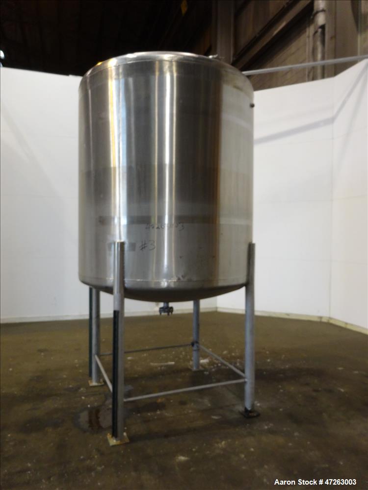 Used Tank, Approximate 1,000 Gallon, 304 Stainless Steel, Vertical.