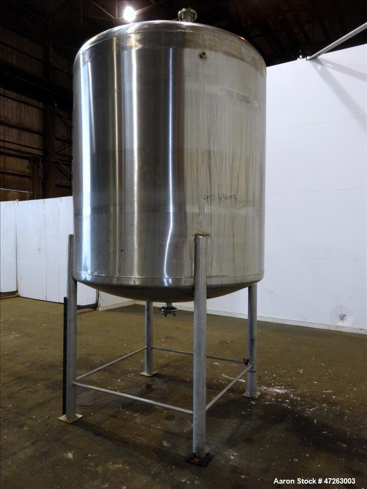 Used Tank, Approximate 1,000 Gallon, 304 Stainless Steel, Vertical.