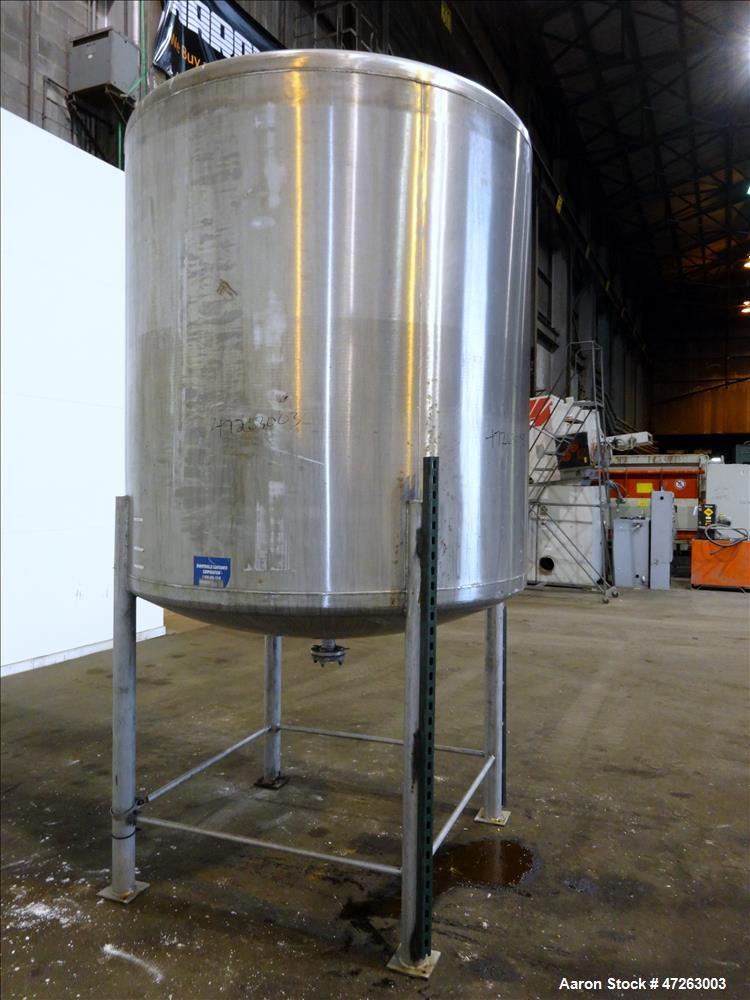 Used Tank, Approximate 1,000 Gallon, 304 Stainless Steel, Vertical.