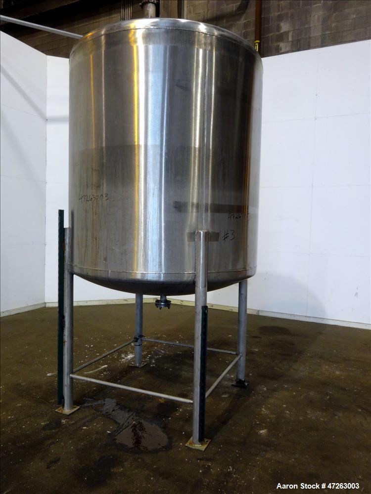 Used Tank, Approximate 1,000 Gallon, 304 Stainless Steel, Vertical.