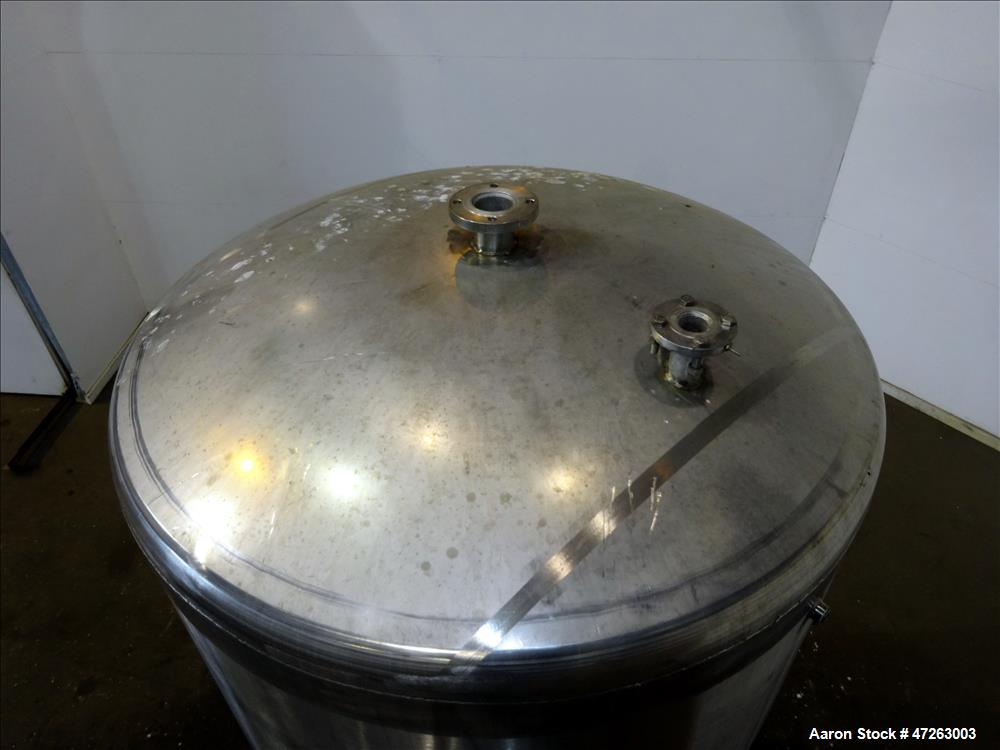 Used Tank, Approximate 1,000 Gallon, 304 Stainless Steel, Vertical.