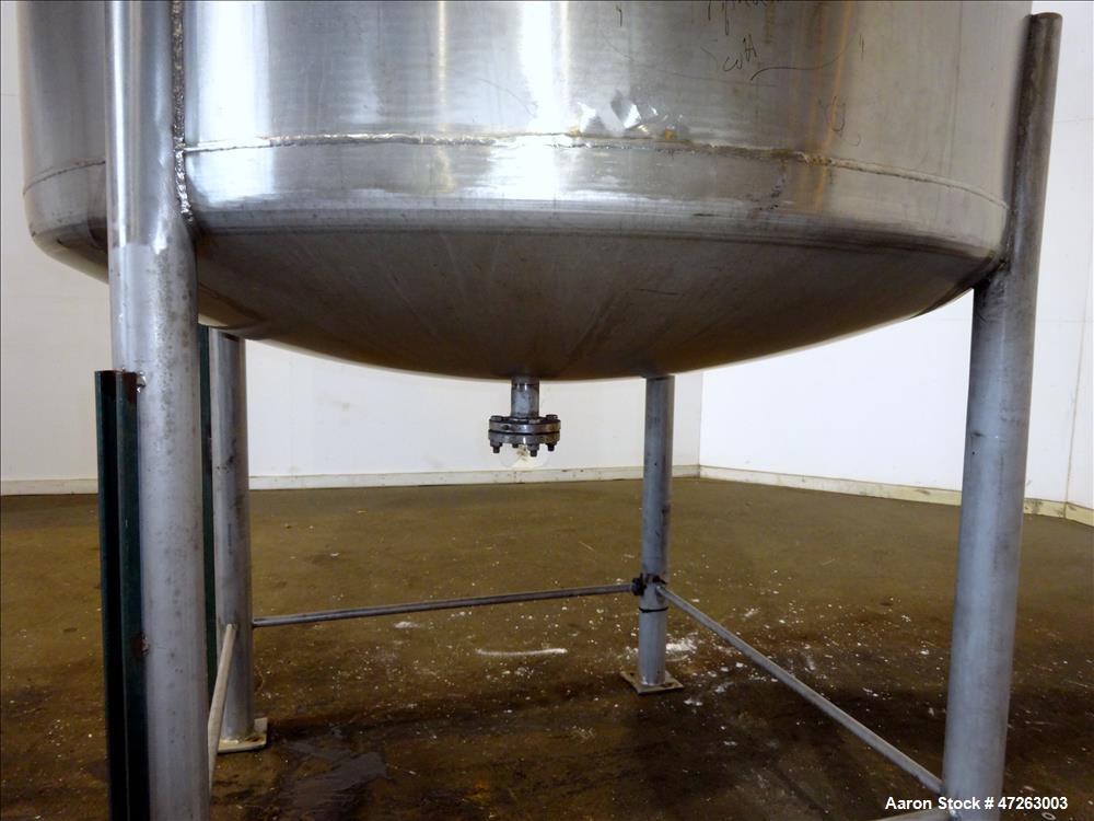 Used Tank, Approximate 1,000 Gallon, 304 Stainless Steel, Vertical.