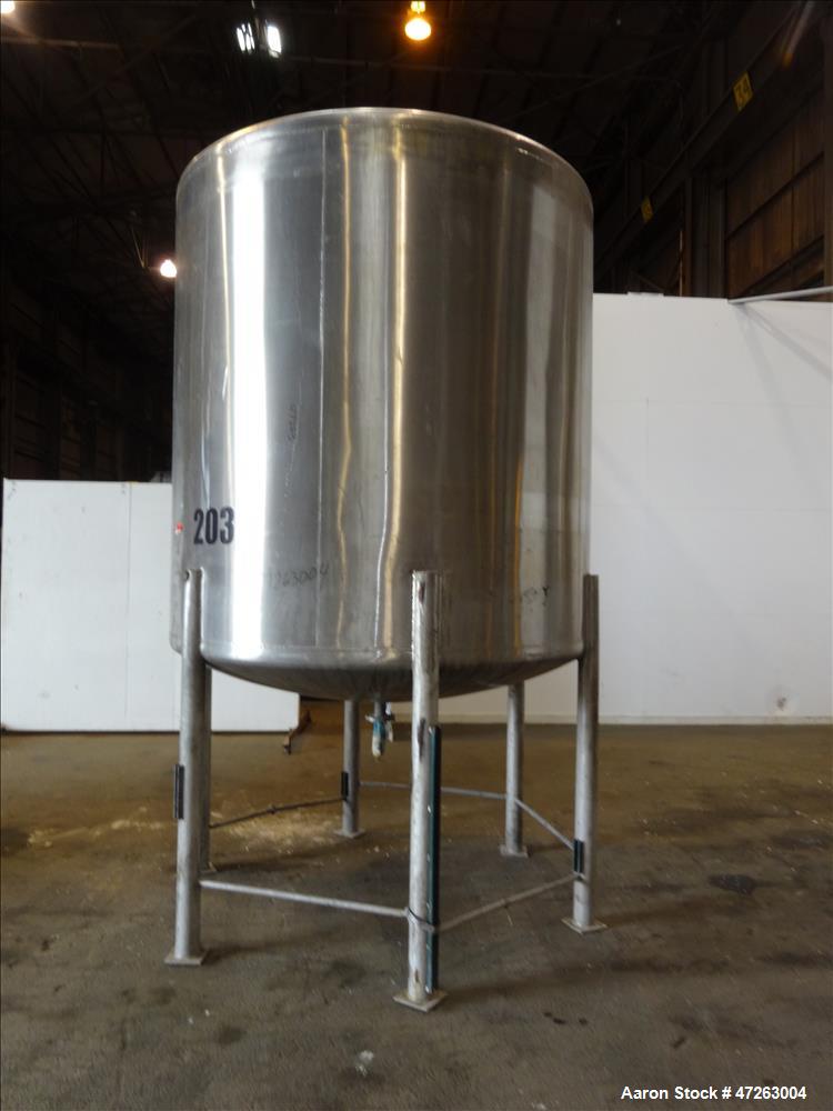 Used Tank, Approximate 1,850 Gallon, 304 Stainless Steel, Vertical.