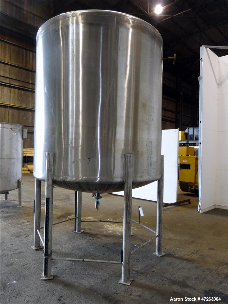 Used Tank, Approximate 1,850 Gallon, 304 Stainless Steel, Vertical.